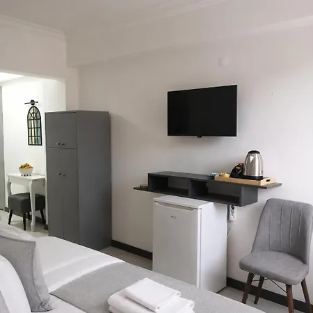 Efesian Center - Harbour Bed and Breakfast 3*